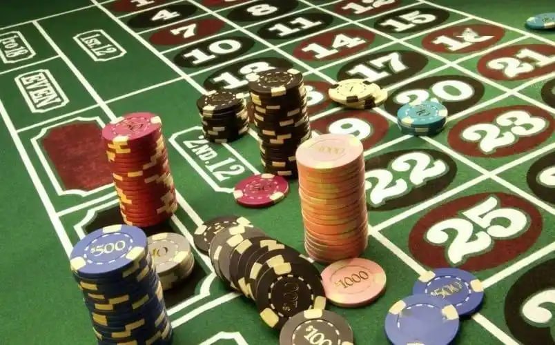 618com ဘင်ဂို Live Bingo ဂိမ်းများ Bingo Card ဖြင့် ကစားနေသောမြင်ကွင်း
